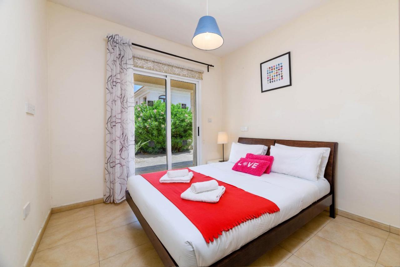 Blue Water Bay Villas Paralimni Exterior photo