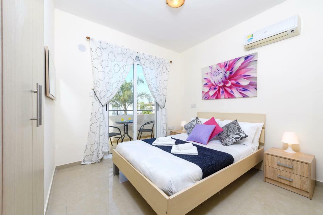 Blue Water Bay Villas Paralimni Exterior photo
