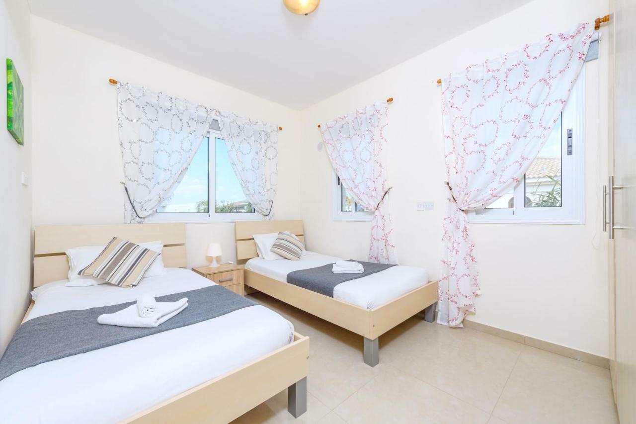 Blue Water Bay Villas Paralimni Exterior photo