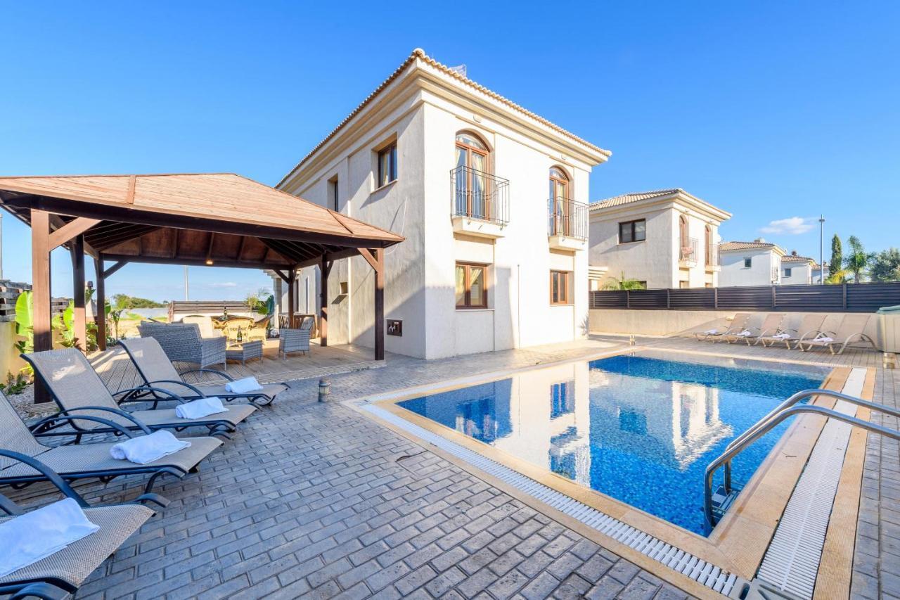 Blue Water Bay Villas Paralimni Exterior photo