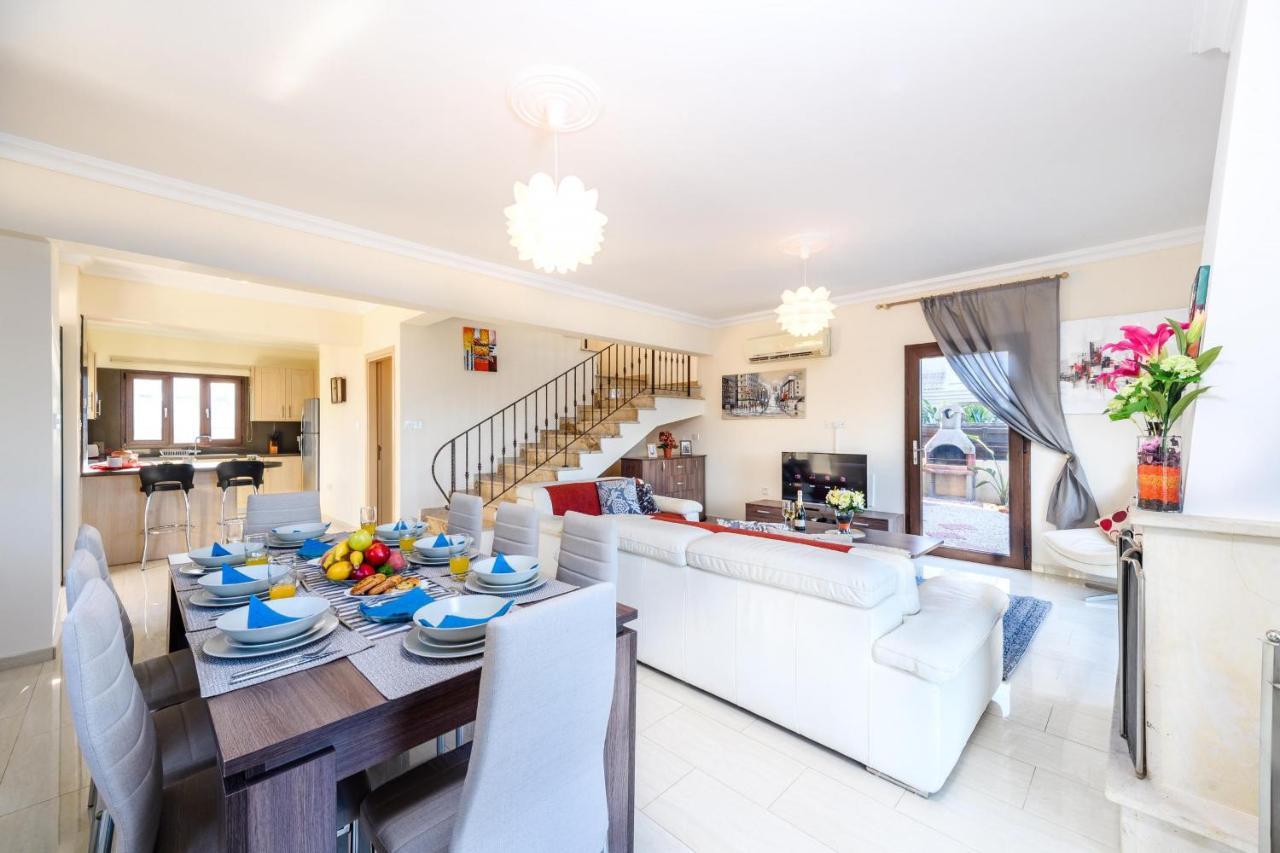 Blue Water Bay Villas Paralimni Exterior photo